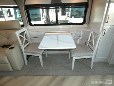 2026 Fleetwood Bounder - Photo 15