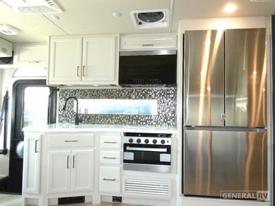 2026 Fleetwood Bounder - Photo 7