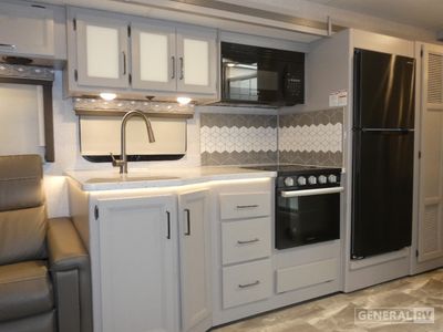 2023 Thor Motor Coach Windsport - Photo 7