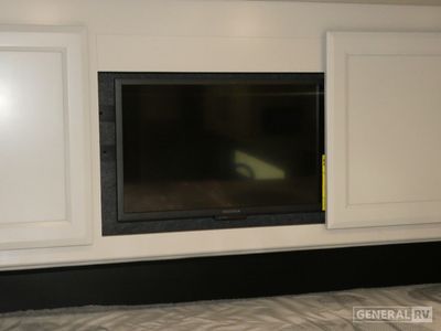 2026 Fleetwood Bounder - Photo 14