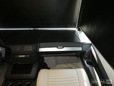 2026 Fleetwood Bounder - Photo 10