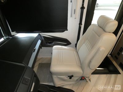 2026 Fleetwood Bounder - Photo 11