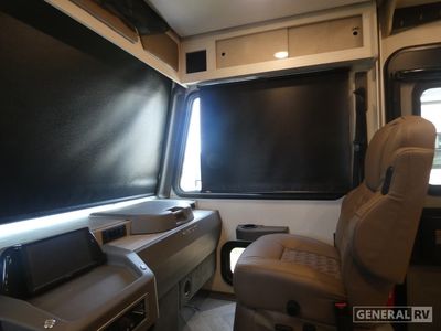 2025 Winnebago Adventurer - Photo 12