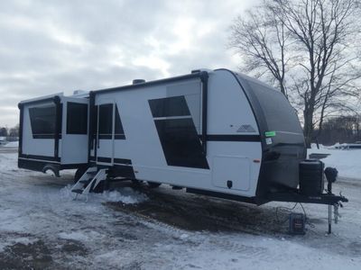 2026 BRINKLEY 280 — front three-quarter view