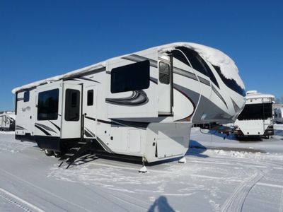 2021 GRAND DESIGN 380FL — front three-quarter view