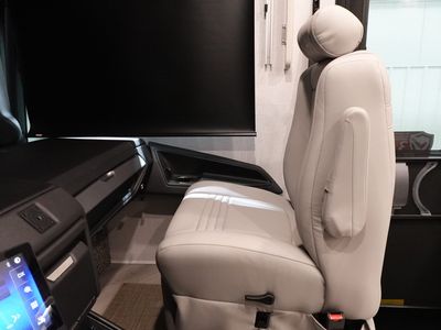 2026 Fleetwood Bounder - Photo 12