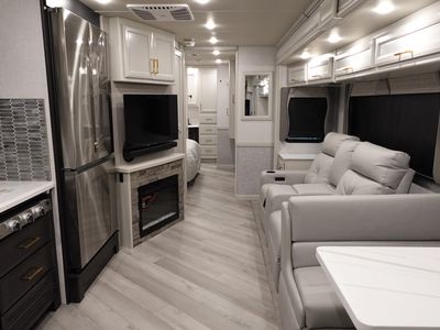 2026 Fleetwood Bounder - Photo 5