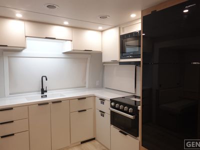 2026 Winnebago Thrive - Photo 8