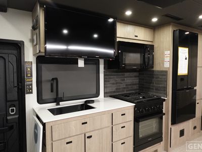 2026 Grand Design Lineage Series F - Photo 15