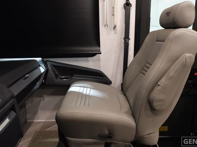 2026 Fleetwood Bounder - Photo 12