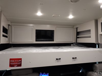 2026 Fleetwood Bounder - Photo 13