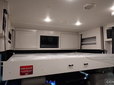 2026 Fleetwood Bounder - Photo 13