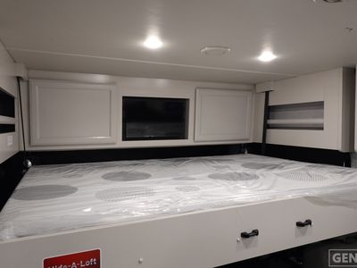 2026 Fleetwood Bounder - Photo 14
