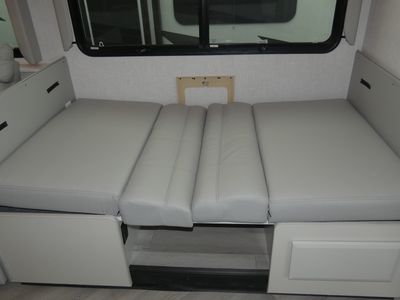 2026 Holiday Rambler Invicta - Photo 15