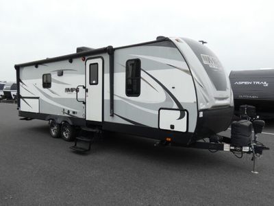 2019 CRUISER 2550RB — front three-quarter view