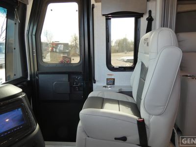 2026 Fleetwood Discovery LXE - Photo 10