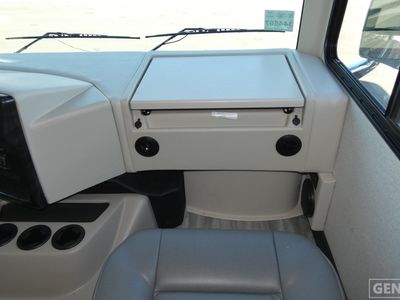 2024 Thor Motor Coach Luminate - Photo 12