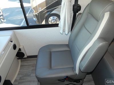 2024 Thor Motor Coach Luminate - Photo 11