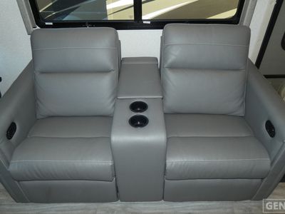2024 Thor Motor Coach Luminate - Photo 15