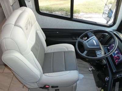 2026 Fleetwood Discovery LXE - Photo 8