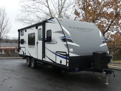 2021 KEYSTONE 239ML — front three-quarter view