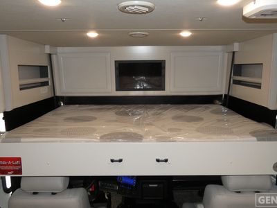 2026 Fleetwood Bounder - Photo 14