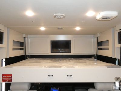 2026 Fleetwood Bounder - Photo 13
