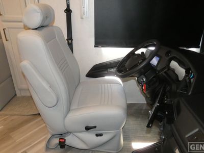 2026 Fleetwood Bounder - Photo 8