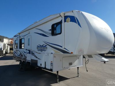 2011 HEARTLAND 281 — front three-quarter view