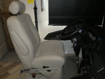 2026 Fleetwood Bounder - Photo 8