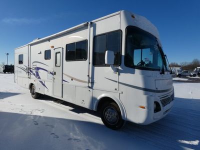 2004 DAMON 3270 — front three-quarter view