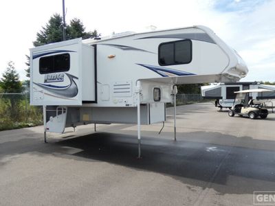 2014 LANCE 1050S — front three-quarter view
