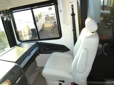2026 Fleetwood Bounder - Photo 11