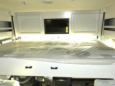 2026 Fleetwood Bounder - Photo 14