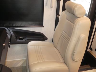 2026 Fleetwood Bounder - Photo 11