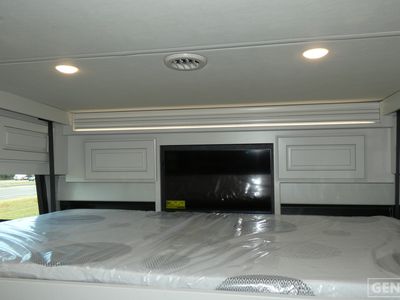 2026 Fleetwood Discovery LXE - Photo 14