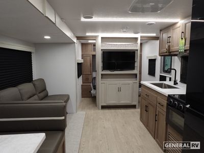 2026 Coachmen Freedom Express Select - Photo 6