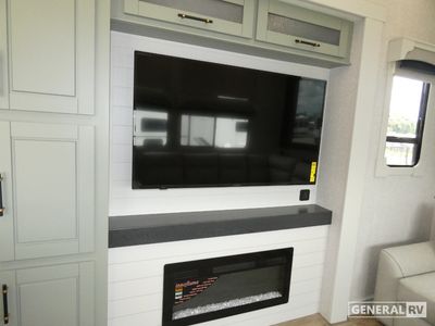 2025 Crossroads RV Redwood Regency - Photo 12