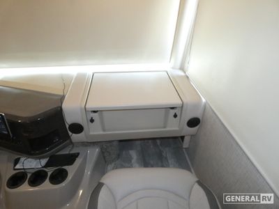 2023 Thor Motor Coach Challenger - Photo 12