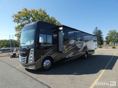 2023 Thor Motor Coach Challenger - Photo 2