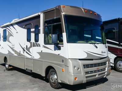 2011 WINNEBAGO 31E — front three-quarter view