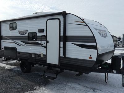2022 FOREST RIVER 178BHSK — front three-quarter view