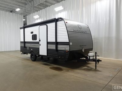 2026 KEYSTONE 176BH — front three-quarter view