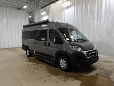 2026 THOR 20US — front three-quarter view