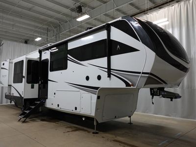 2026 GRAND DESIGN 390RK — front three-quarter view