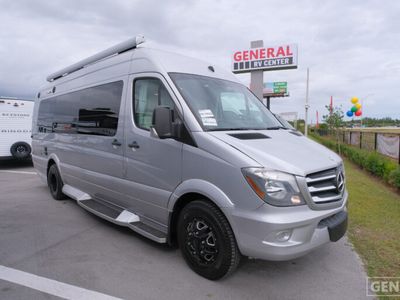 2015 WINNEBAGO 170X — front three-quarter view