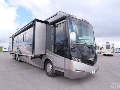 2013 WINNEBAGO 42E — front three-quarter view