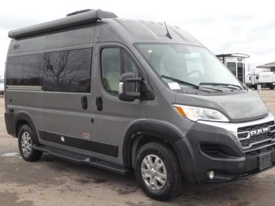 2025 THOR 18G — front three-quarter view