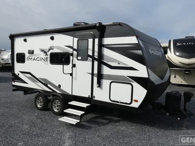 2022 GRAND DESIGN 17MKE — front three-quarter view