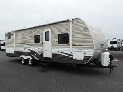 2018 SHASTA RVs 28QB — front three-quarter view